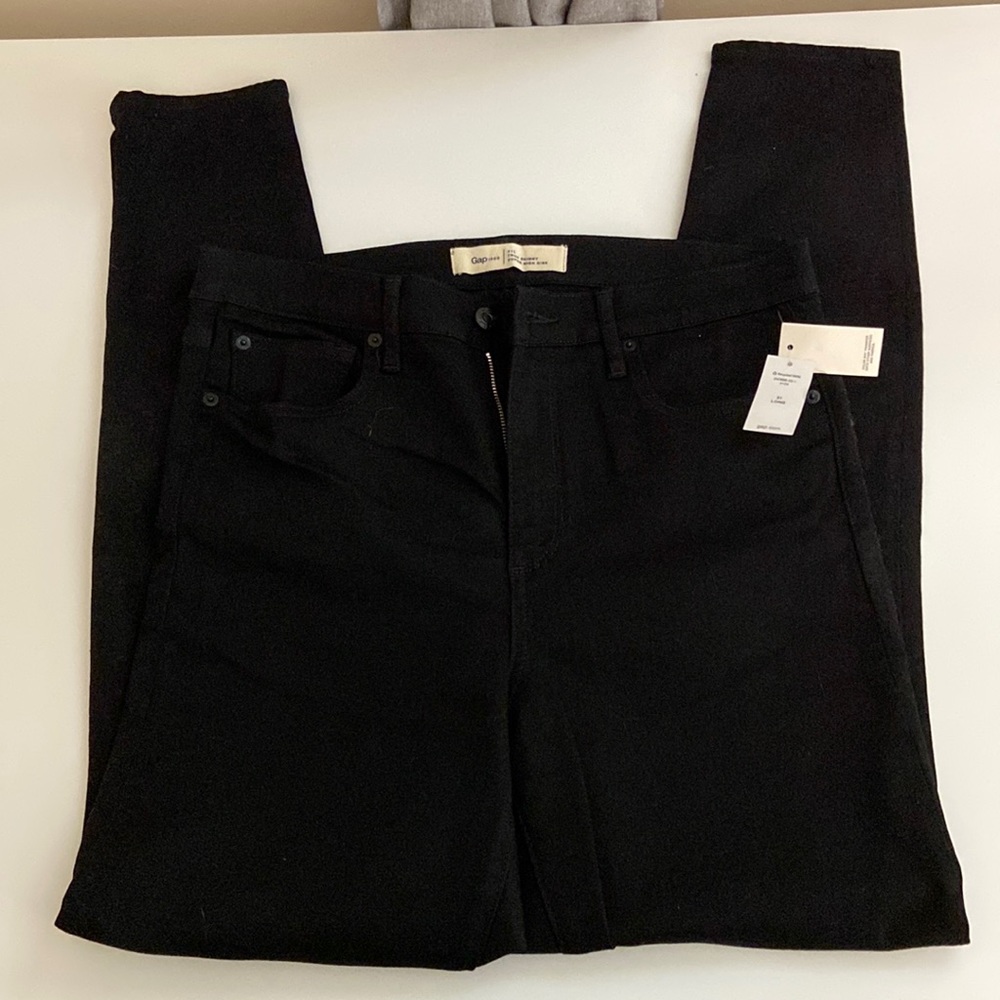 Gap super high rise black skinny jeans. Size 31 long.